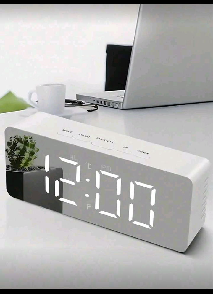 ساعة منبه رقمية LED ذات شاشة رقمية أبيض وأسود تضيء في الظلام، شاشة LED رقمية USB، تعرض الوقت والتاريخ والحرارة، ديكور منزلي وغرفة نوم، خافت السطوع (البطارية غير مشمولة)، هدايا ديكور المنزل وغرفة النوم، ديكور الحمام، ديكور الجامعة، عودة إلى المدرسة، لوازم